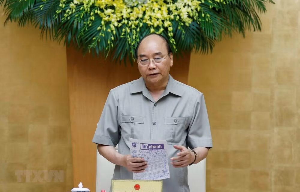 Premier vietnamita insta a hacer mayores esfuerzos contra la pandemia del COVID-19 ảnh 1