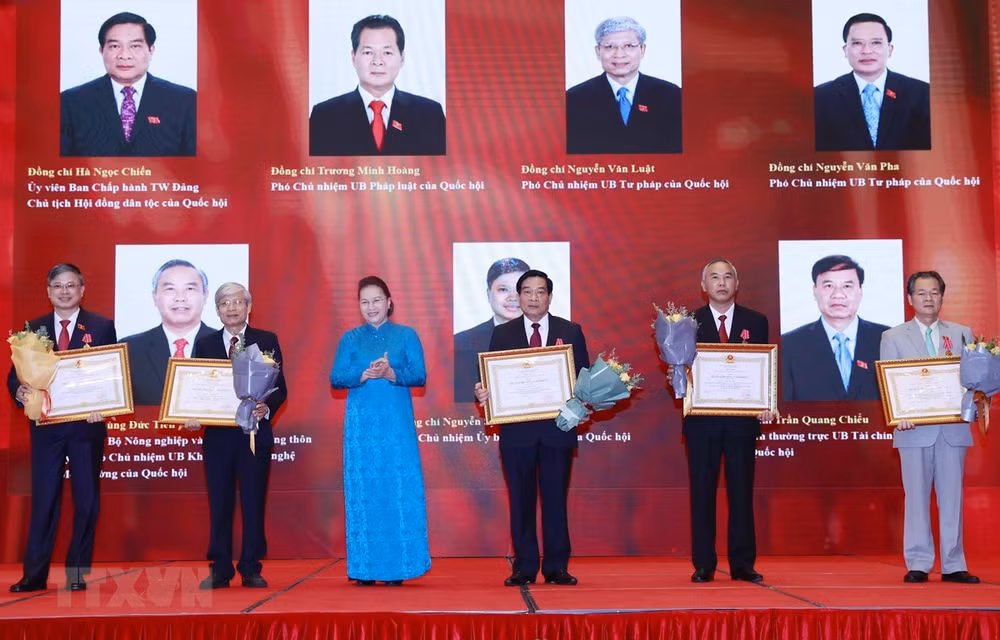 Celebran en Vietnam aniversario 75 del Congreso de Tan Trao y la Revolución de Agosto ảnh 1