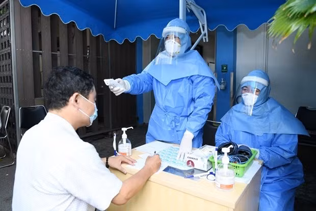 Ciudad Ho Chi Minh acelera realización de test del COVID-19 a turistas con historial de viaje por Da Nang ảnh 1