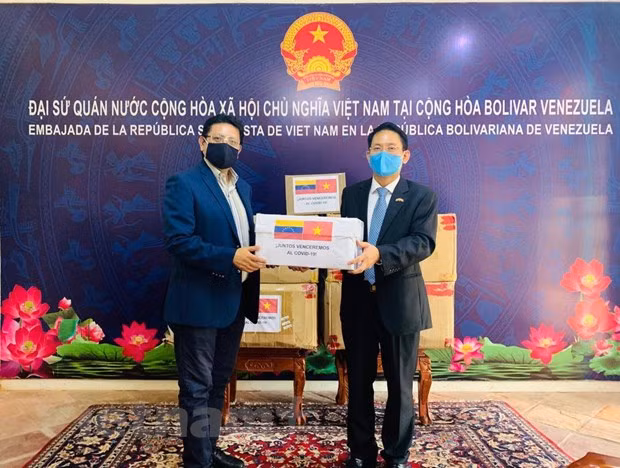 Embajada de Vietnam entrega donación a cancillería venezolana ảnh 1