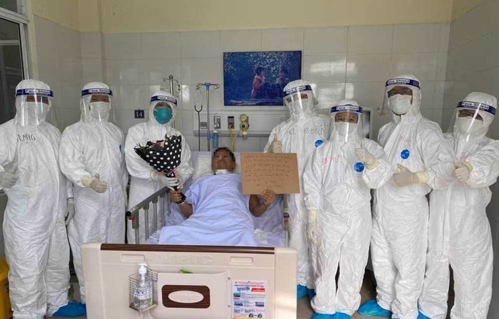 Dos pacientes con COVID-19 tratados con éxito en Da Nang ảnh 1