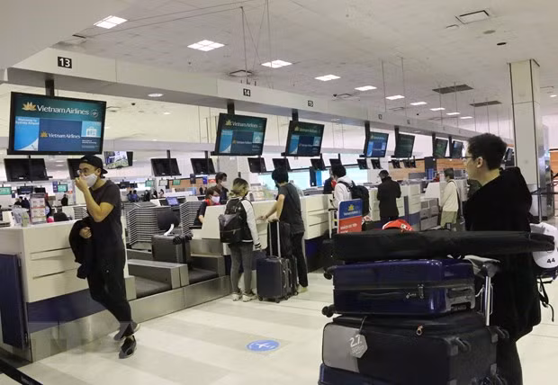 Traen de vuelta al país a más de 340 vietnamitas de Australia ảnh 1