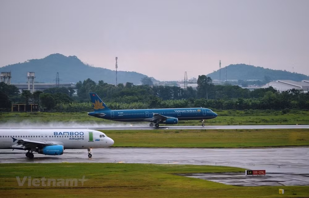 Aerolíneas vietnamitas ajustan horario de vuelos por tormenta Sinlaku ảnh 1