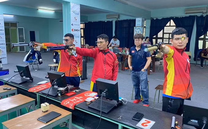 Atletas vietnamitas de tiro se miden en Campeonato Mundial en la India ảnh 1