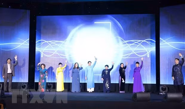 Destacan en Vietnam papeles de féminas en ocasión del Día Internacional de la Mujer ảnh 1
