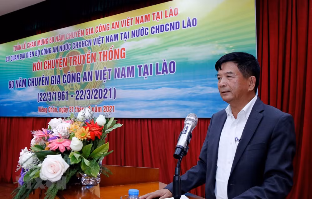 Celebran 60 aniversario del Día de expertos policiales vietnamitas en Laos&nbsp; ảnh 1