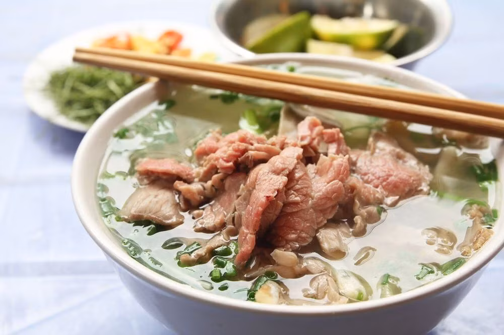 Revista británica recomienda nueve platos imperdibles en Vietnam ảnh 5