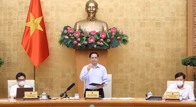 Primer Ministro vietnamita insta a tomar nuevas soluciones en la lucha contra el COVID-19 ảnh 1