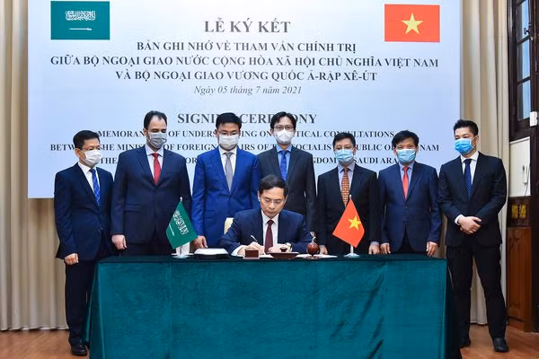 Vietnam y Arabia Saudita firman documento sobre consulta política entre sus cancillerías ảnh 2