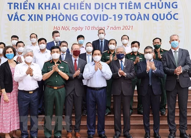 Vietnam lanza mayor campaña nacional de vacunación contra COVID-19 ảnh 1