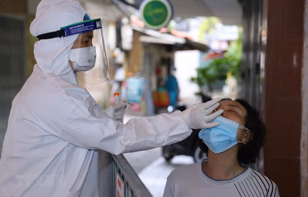 Vietnam reporta nuevo récord de nuevos casos diarios de COVID-19 ảnh 1