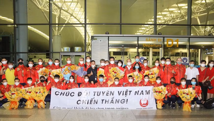 Delegación vietnamita llega a Tokio para los Juegos Olímpicos ảnh 1