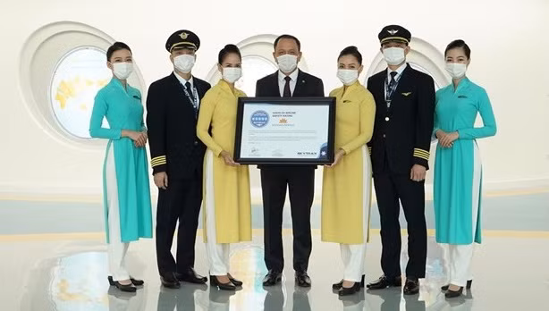 Vietnam Airlines recibe certificado de cinco estrellas en seguridad y prevención contra el COVID-19 ảnh 1