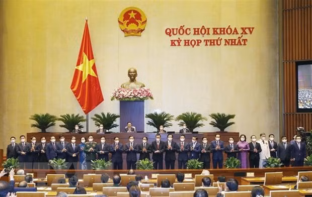 Parlamento de Vietnam aprueba nombramiento de ministros y altos funcionarios del gobierno ảnh 1