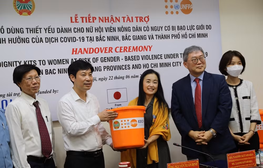 Llega asistencia de UNFPA a mujeres en zonas afectadas por COVID-19 en Vietnam ảnh 1