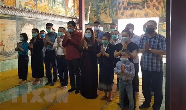 Conmemoran héroes y mártires vietnamitas en Laos ảnh 1