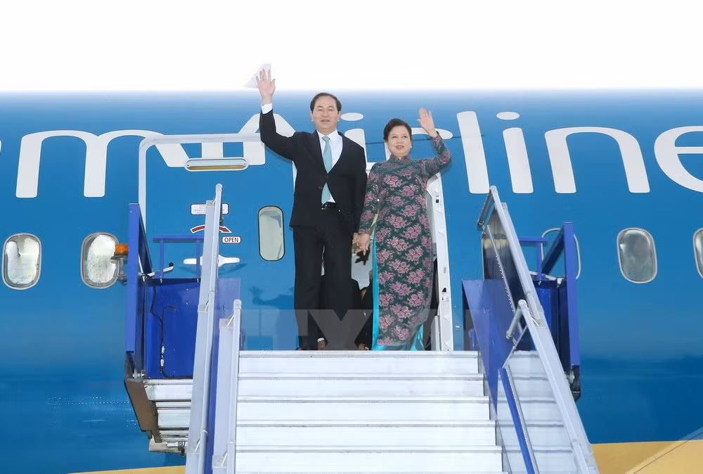 [Foto] Presidente de Vietnam llega a Perú para la Cumbre de APEC ảnh 1