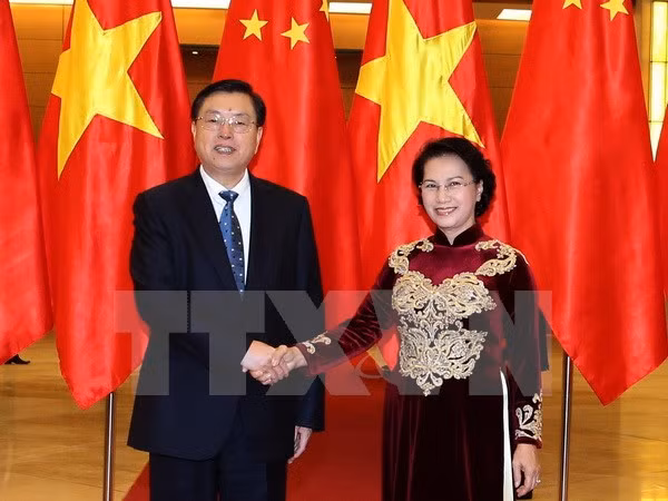 Presidente de la Asamblea Popular Nacional de China concluye visita a Vietnam ảnh 1