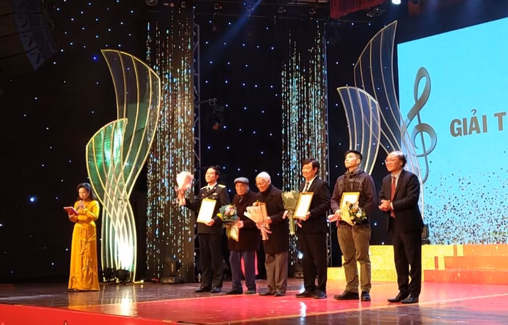 Honran a decenas de obras en premio musical vietnamita ảnh 1