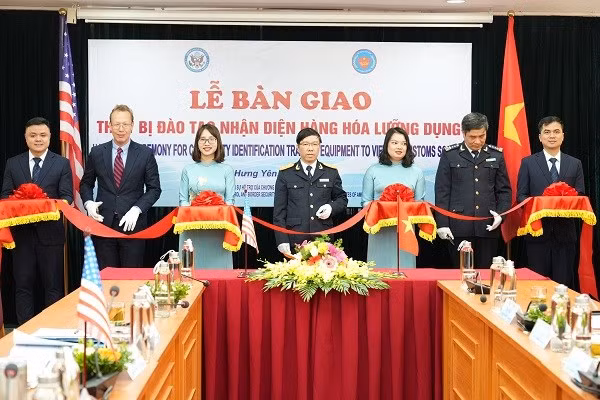 Estados Unidos ayuda a Vietnam en capacitación de aduana ảnh 1