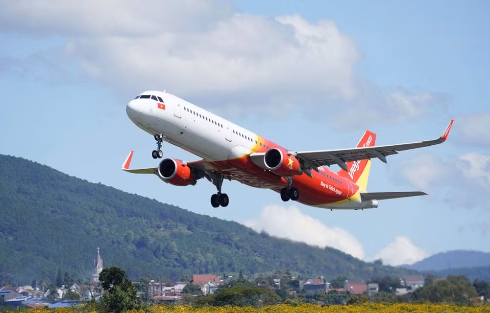Vietjet ofrece soporte a clientes en medio de reaparición local del COVID-19 ảnh 1