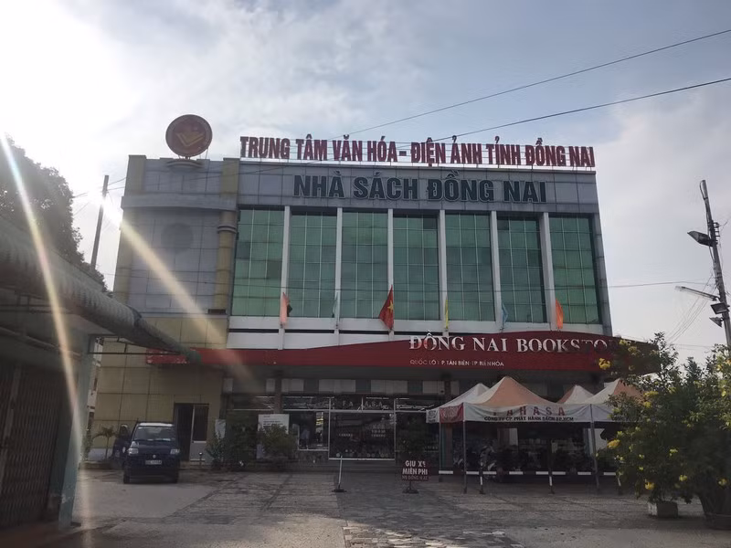 Provincia vietnamita despliega proyección móvil de filmes con motivo del Tet ảnh 1 Provincia vietnamita despliega proyección móvil de filmes con motivo del Tet ảnh 1