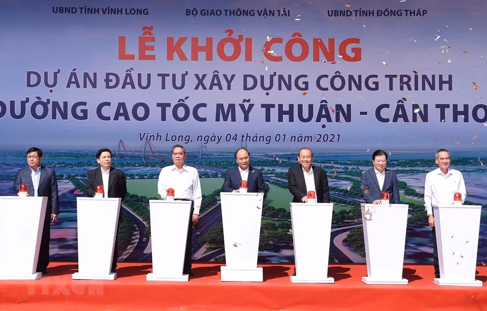 Primer ministro de Vietnam inaugura proyectos de tránsito clave del Sur ảnh 1