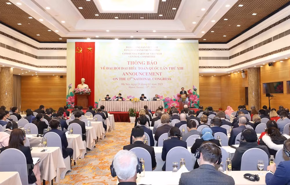 Informan a diplomáticos extranjeros sobre XIII Congreso Nacional del Partido Comunista de Vietnam ảnh 1