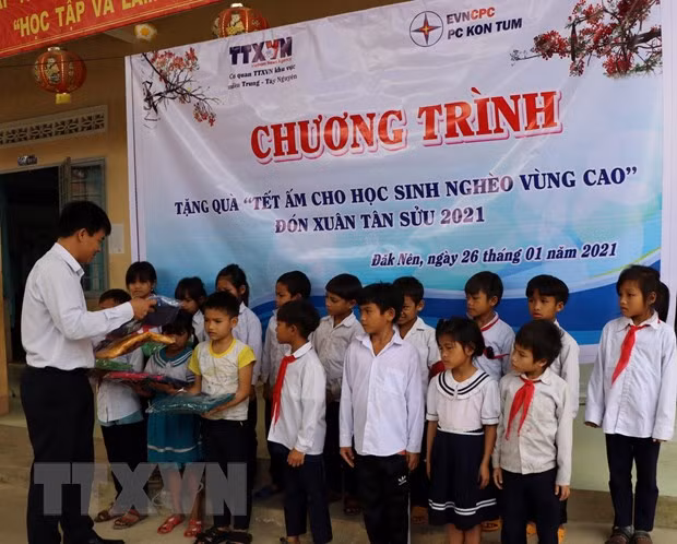 VNA brinda asistencia a alumnos desfavorecidos en provincia altiplana ảnh 1