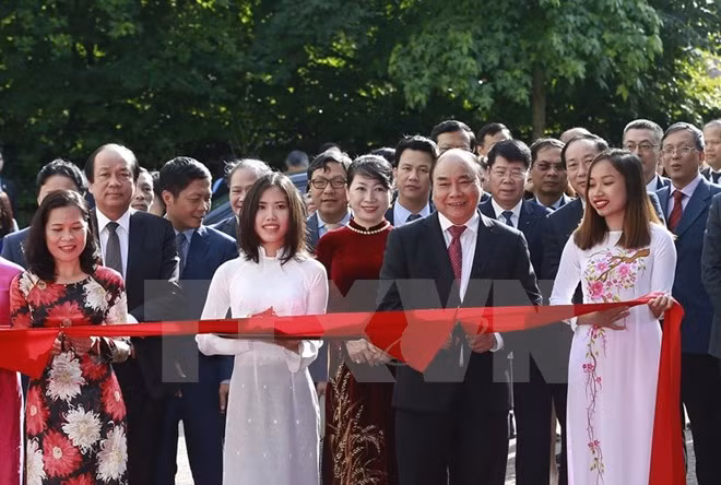 Premier inaugura nueva sede de embajada de Vietnam en Países Bajos ảnh 1