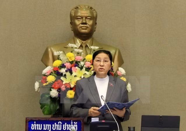 Presidenta del Parlamento laosian inicia visita a Vietnam ảnh 1