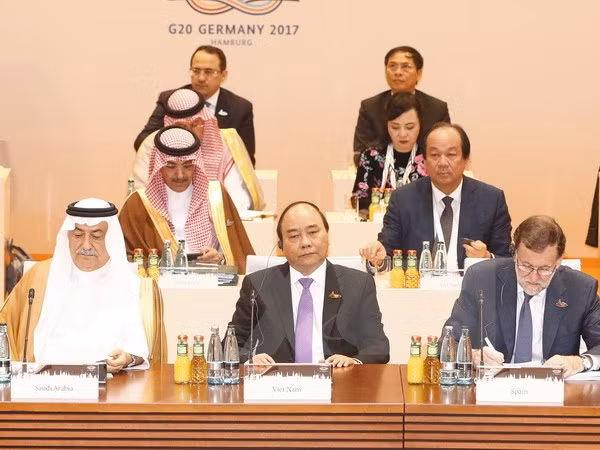 Premier vietnamita concluye visita de trabajo a Alemania ảnh 1