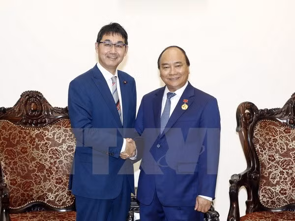 Primer Ministro de Vietnam recibe a asesor especial del premier japonés ảnh 1