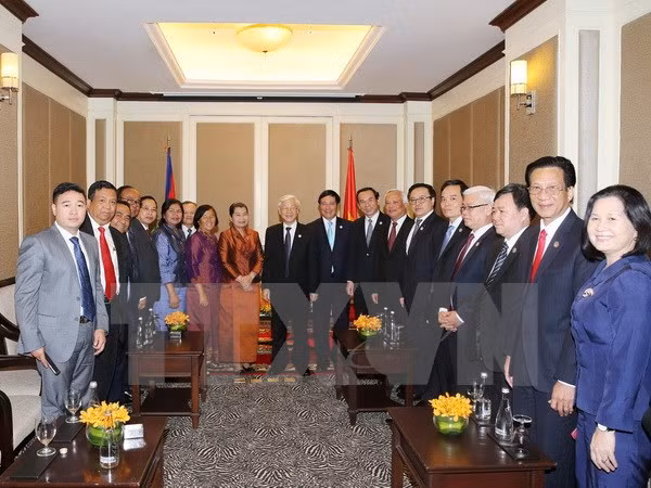 Dirigente partidista de Vietnam cumple intensa agenda de trabajo en Camboya ảnh 1