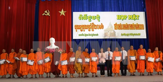 Felicitan en Vietnam a los khmer en ocasión del Festival Chol Chnam Thmay ảnh 1