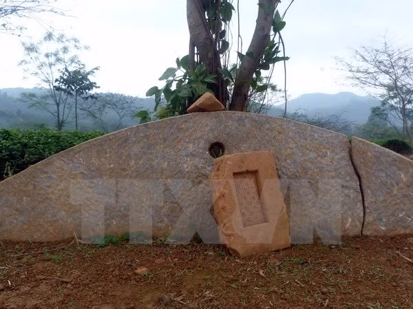 Hallan antiguo instrumento musical de piedra en Tuyen Quang ảnh 1