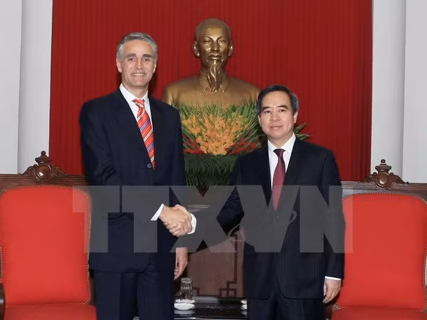 Departamento económico del PCV trabaja con expertos de FMI ảnh 1