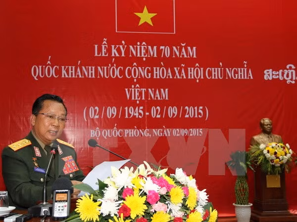 Vietnam acompañará con Laos en desarrollo nacional, afirma ministro de defensa ảnh 1