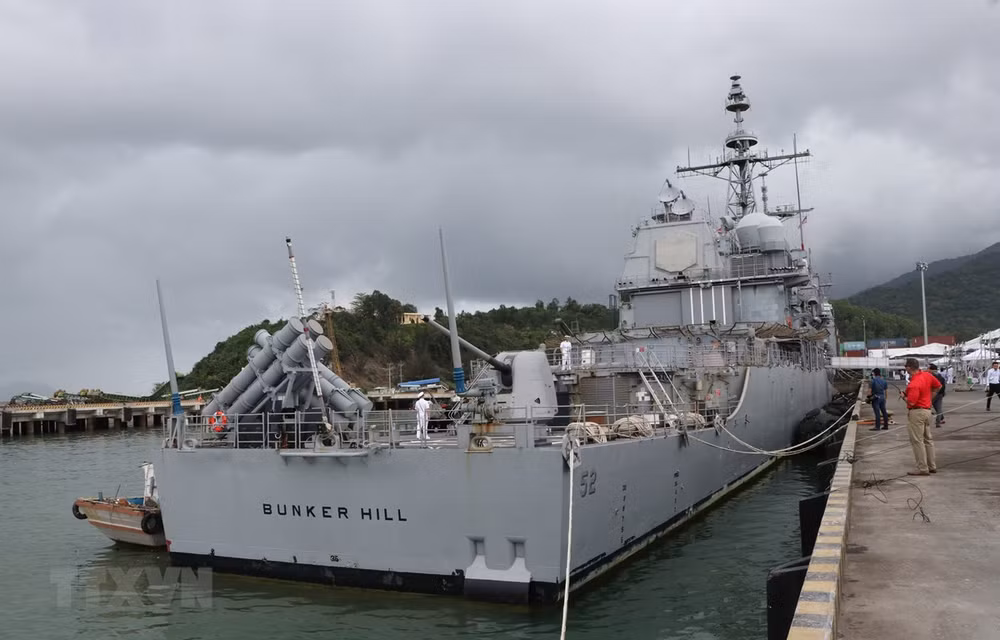 Portaaviones estadounidenses visitan ciudad vietnamita de Da Nang ảnh 1