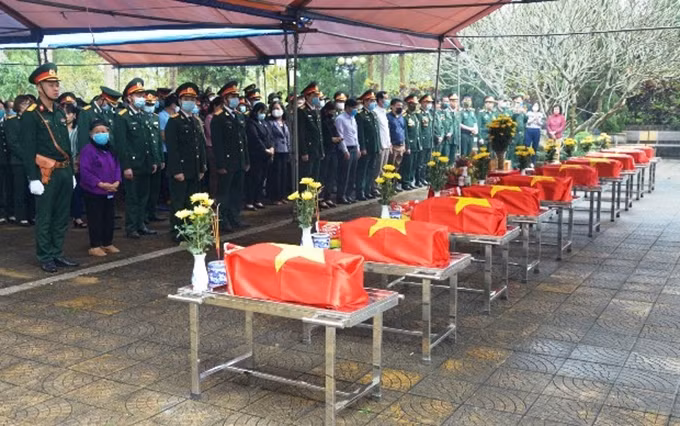 Celebran en provincia vietnamita homenaje póstumo a mártires caídos ảnh 1