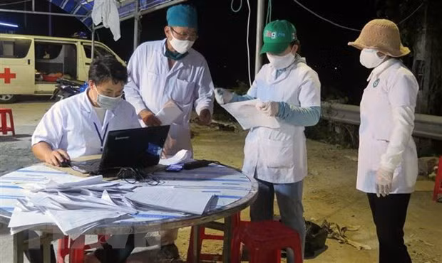 Destacan desempeño del sistema médico de base de Vietnam en lucha contra COVID-19 ảnh 1
