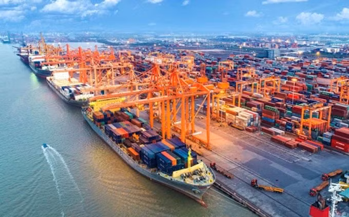 Se dispara volumen comercial de Vietnam por puertos marítimos ảnh 1