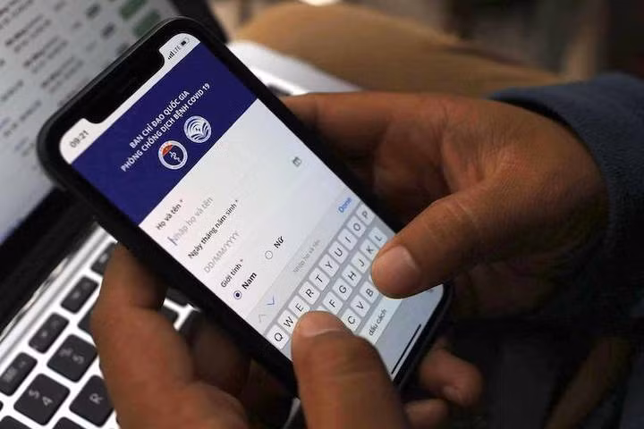 Lanzan en Vietnam aplicación de teléfonos móviles sobre el COVID-19 ảnh 1