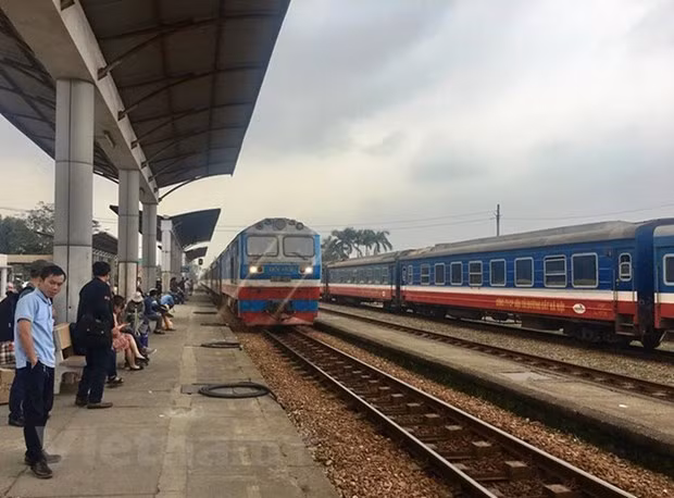 Suspenden varios itinerarios de trenes en Vietnam por COVID-19 ảnh 1