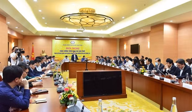 Bancos vietnamitas apoyan a más de 44 mil clientes afectados por COVID-19 ảnh 1