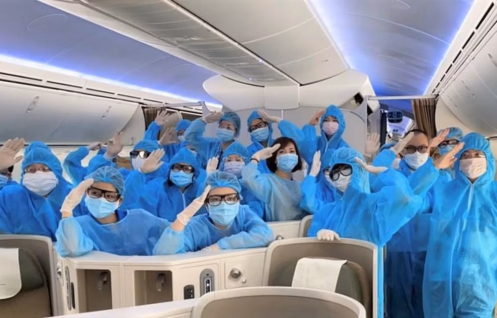 Vietnam Airlines se centra en rutas domésticas y vela por seguridad de pasajeros ảnh 1