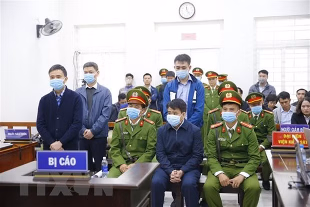 Abrirán juicio contra expresidente del Comité Popular de Hanoi en caso de licitación ilegal ảnh 1