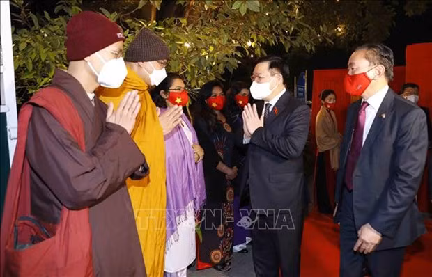Presidente del Parlamento vietnamita se reúne con compatriotas en la India ảnh 1
