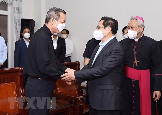 Felicitan a comunidad católica en diócesis de provincia vietnamita por Navidad ảnh 2