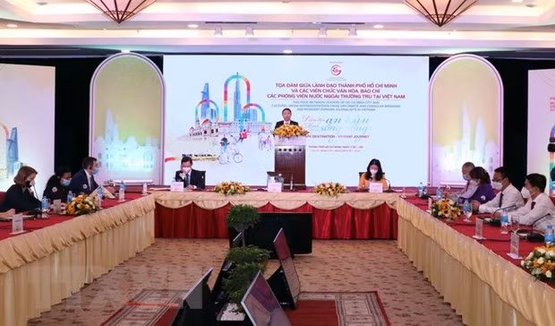 Presentan medidas de recuperación económica de Ciudad Ho Chi Minh a periodistas extranjeros ảnh 1 Presentan medidas de recuperación económica de Ciudad Ho Chi Minh a periodistas extranjeros ảnh 1